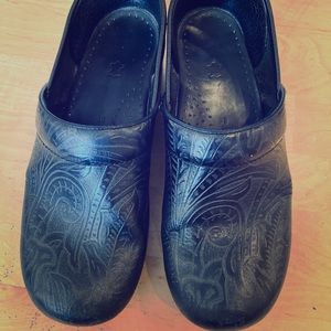Danskos size 39 (fits like 8-9 US)